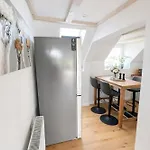 Ferienhaus Huus An`t Diek, Luxus In Deichnähe, Erdgeschosswohnung Mit Pool, Nähe Norddeich *