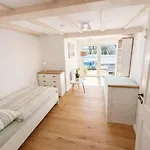 Huus An`t Diek, Luxus In Deichnähe, Erdgeschosswohnung Mit Pool, Nähe Norddeich Ferienhaus