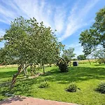 Huus An`t Diek, Luxus In Deichnähe, Erdgeschosswohnung Mit Pool, Nähe Norddeich Ferienhaus