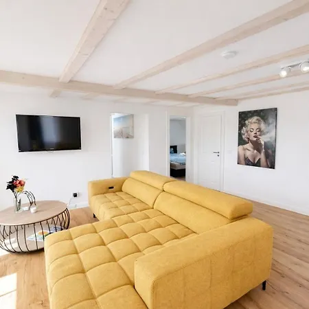 Huus An't Diek, Luxus In Deichnaehe, Erdgeschosswohnung Mit Pool, Naehe Norddeich * Norden