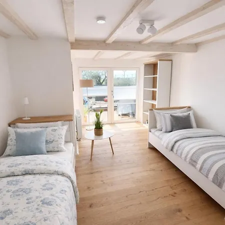 Huus An't Diek, Luxus In Deichnaehe, Erdgeschosswohnung Mit Pool, Naehe Norddeich *