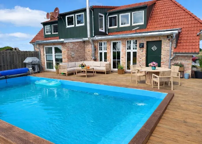 Semesterbostad Huus An't Diek, Luxus In Deichnaehe, Erdgeschosswohnung Mit Pool, Naehe Norddeich *