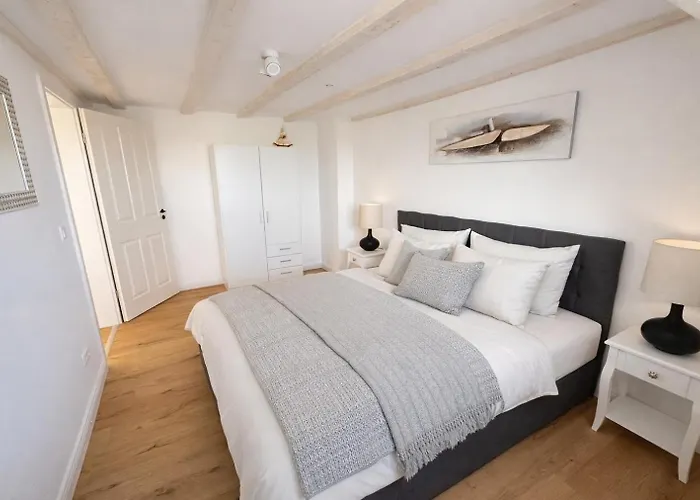 Huus An't Diek, Luxus In Deichnaehe, Erdgeschosswohnung Mit Pool, Naehe Norddeich Semesterbostad Norden